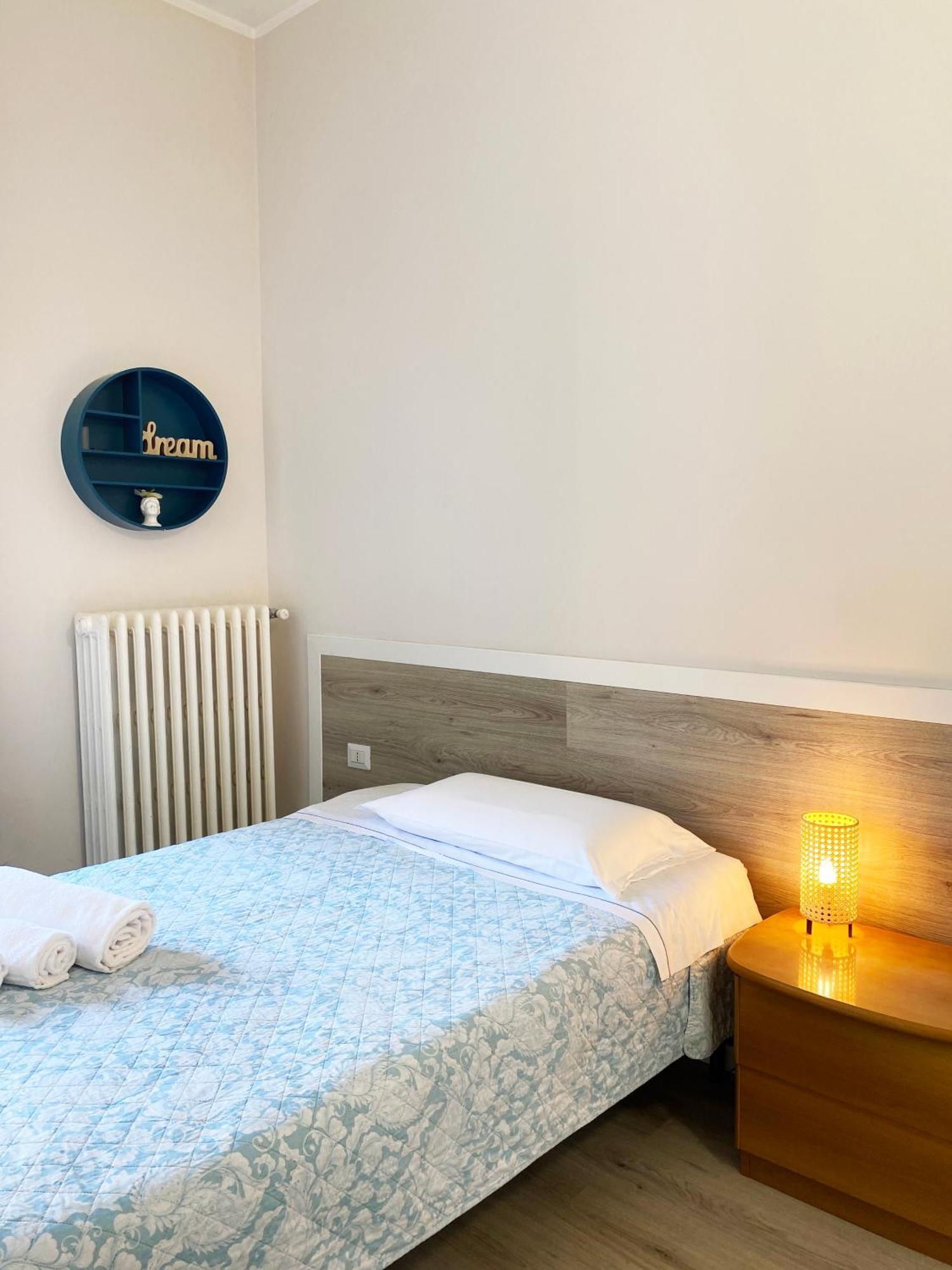 Easyrooms One Парма Экстерьер фото