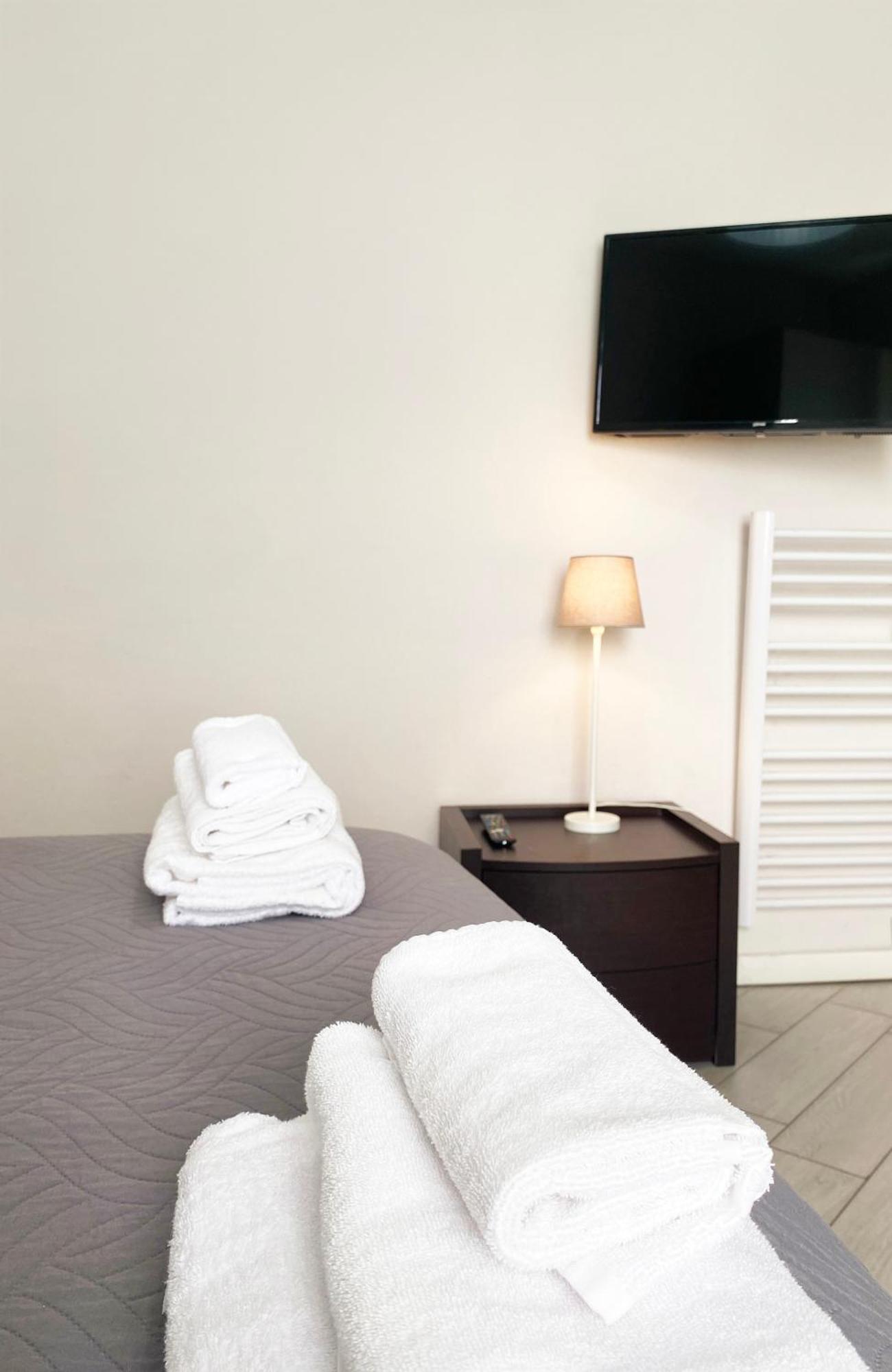 Easyrooms One Парма Экстерьер фото