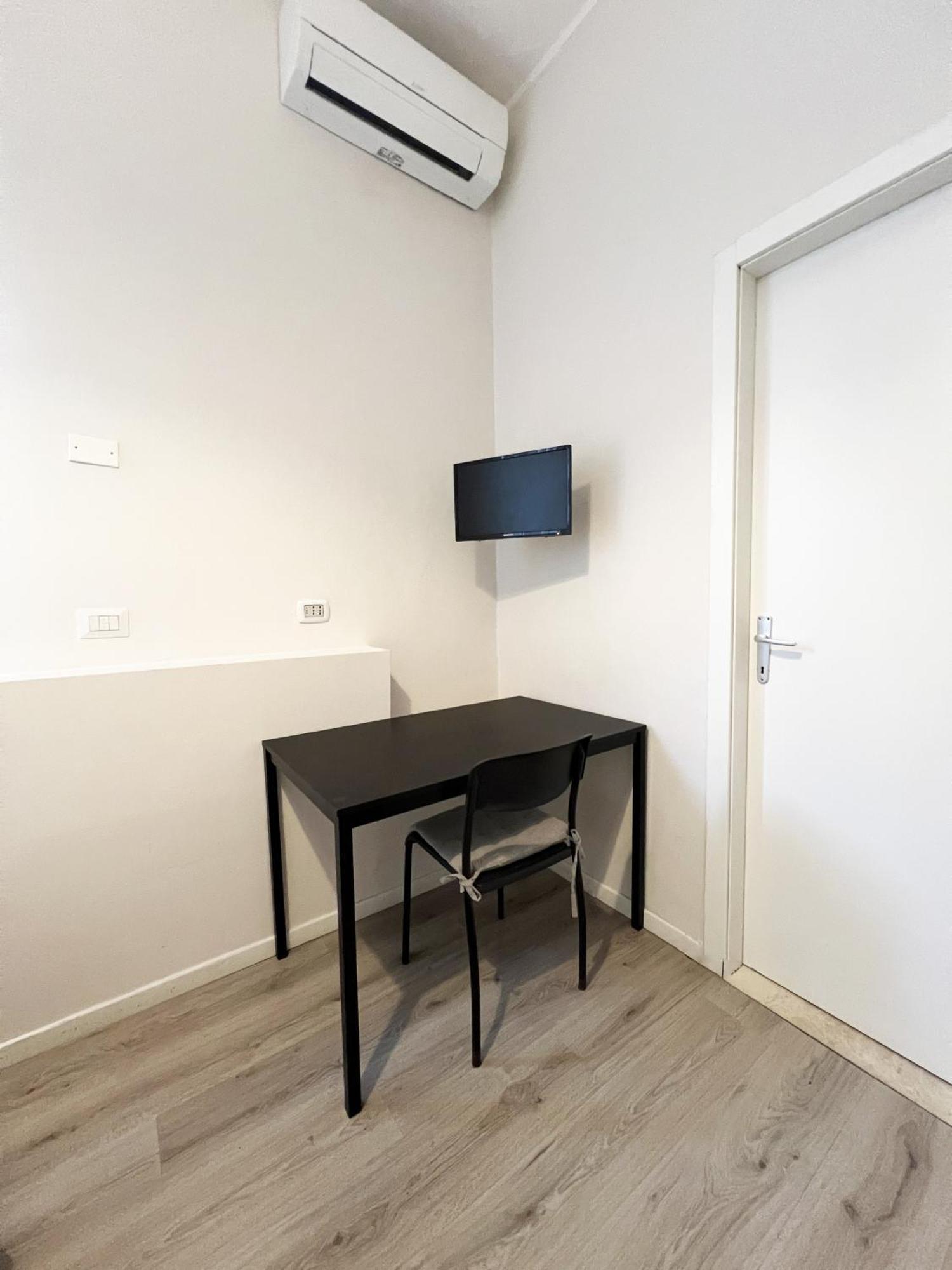 Easyrooms One Парма Экстерьер фото
