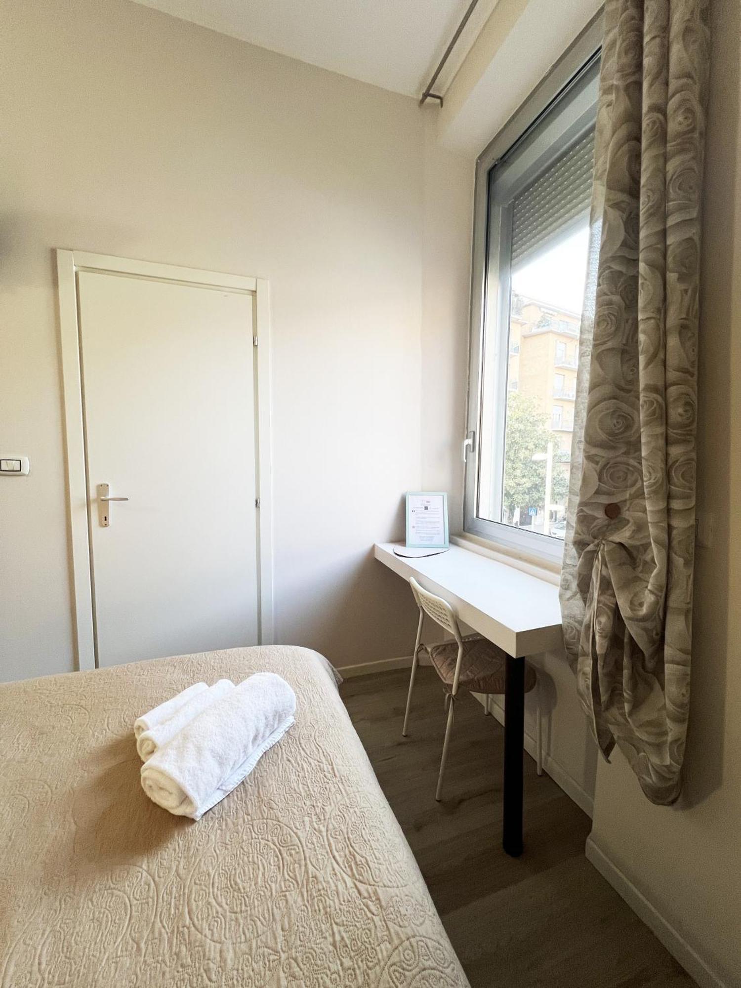 Easyrooms One Парма Экстерьер фото