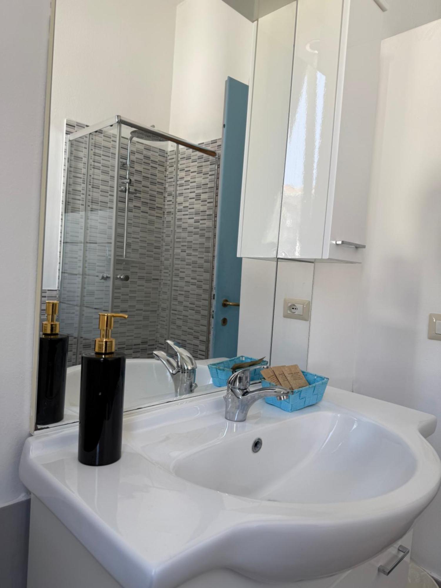 Easyrooms One Парма Экстерьер фото