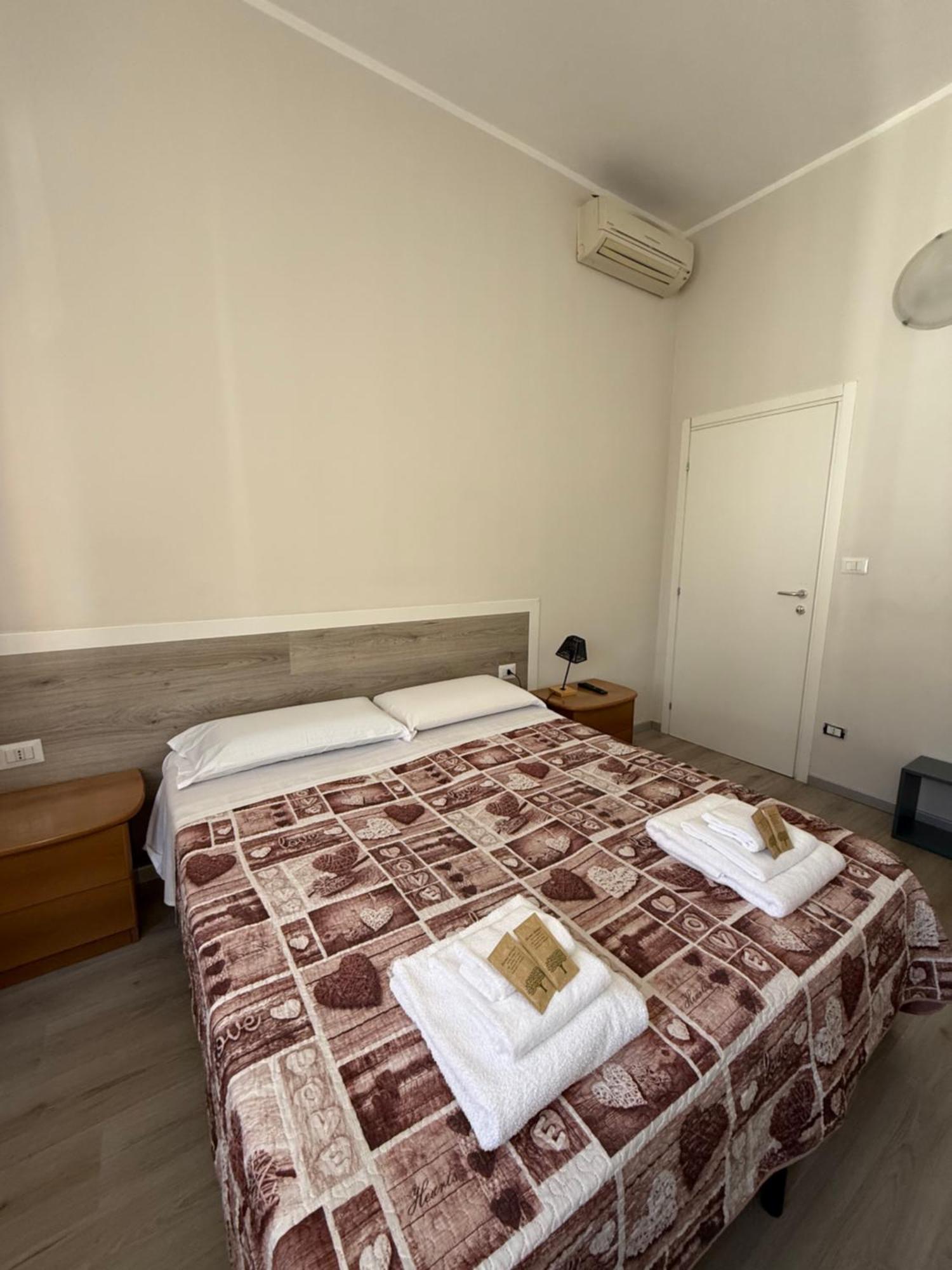 Easyrooms One Парма Экстерьер фото