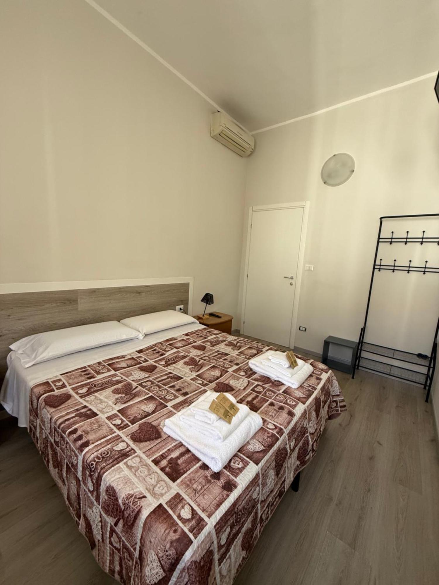 Easyrooms One Парма Экстерьер фото