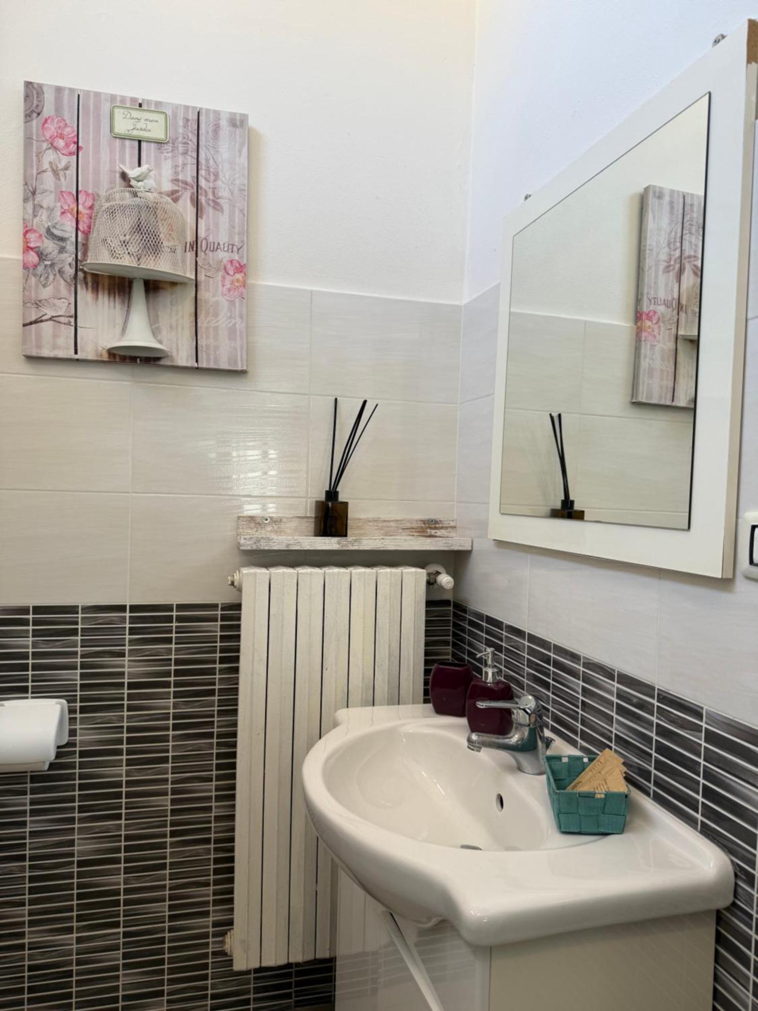 Easyrooms One Парма Экстерьер фото