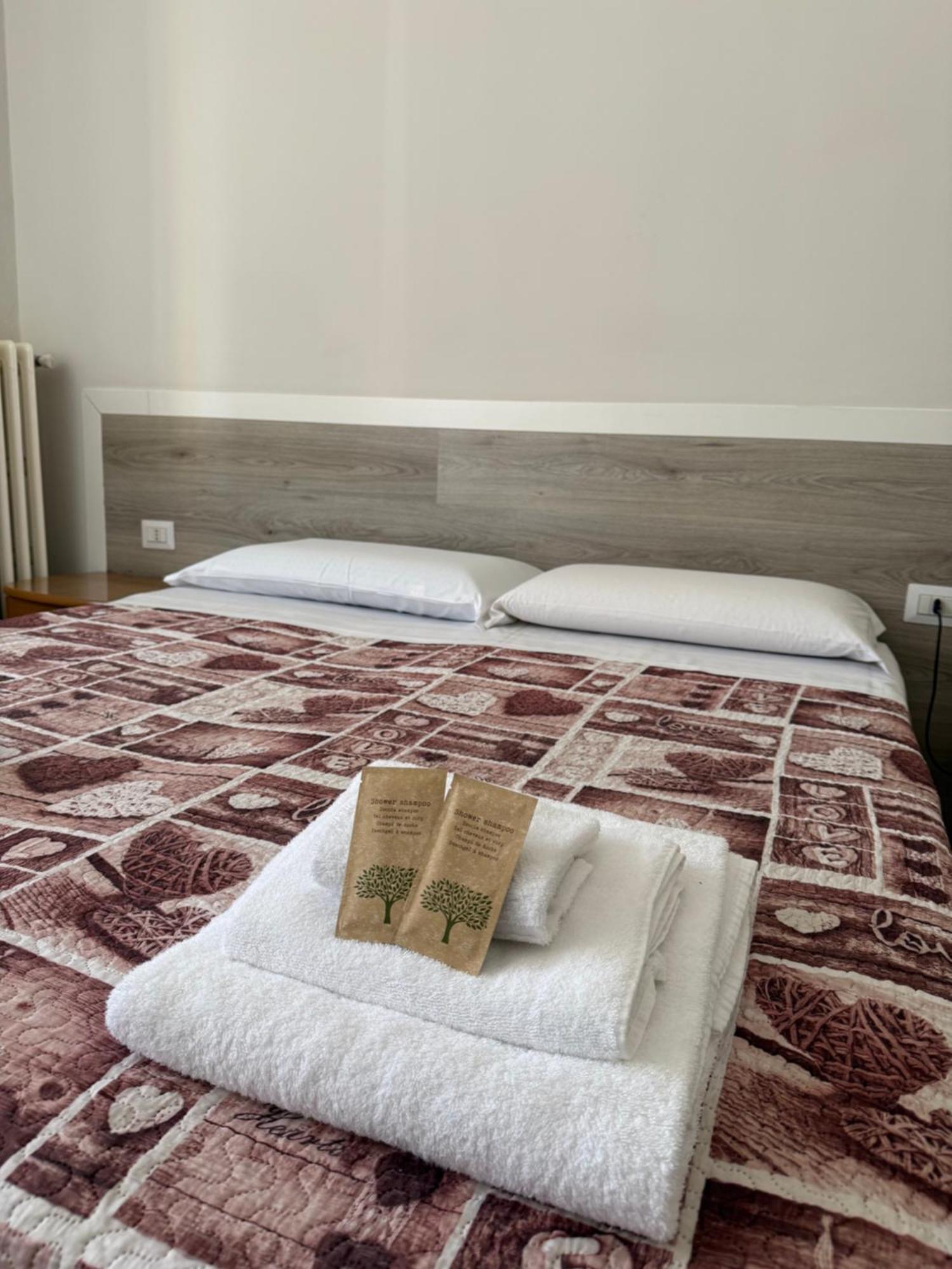 Easyrooms One Парма Экстерьер фото
