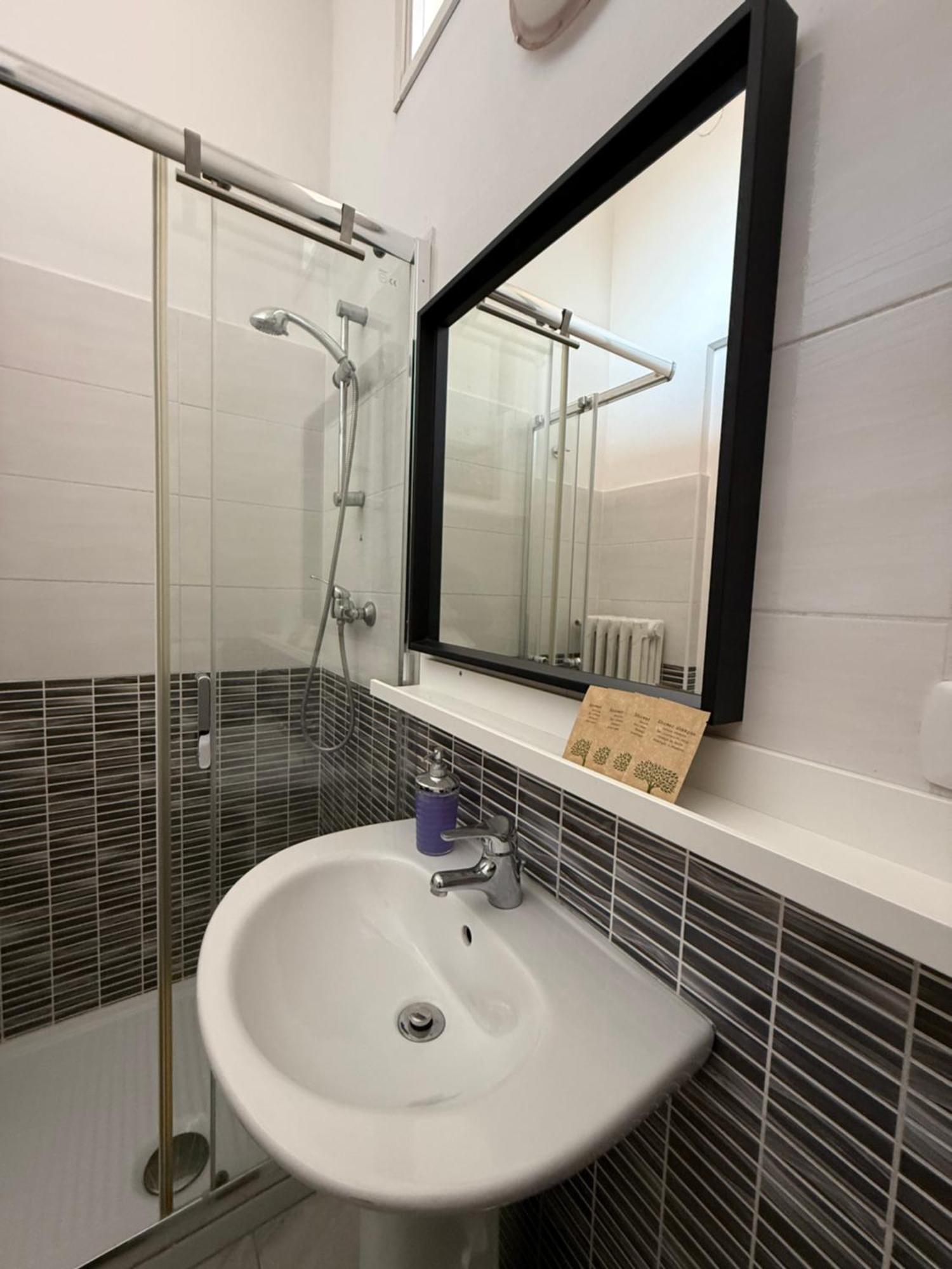 Easyrooms One Парма Экстерьер фото